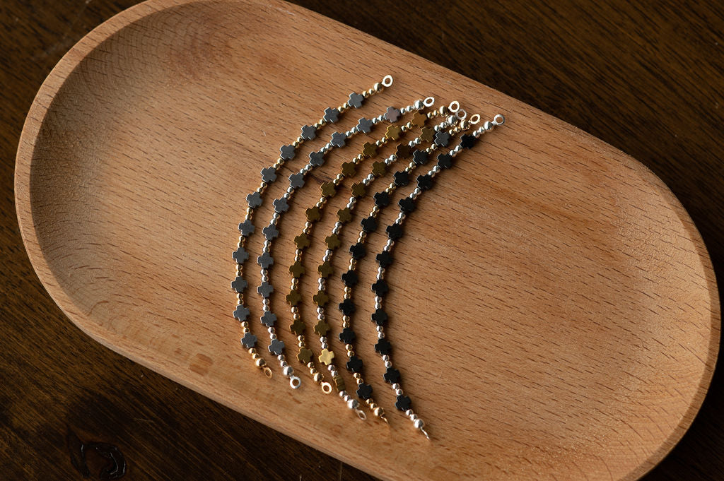 Set of chain saw chains on a wooden tray